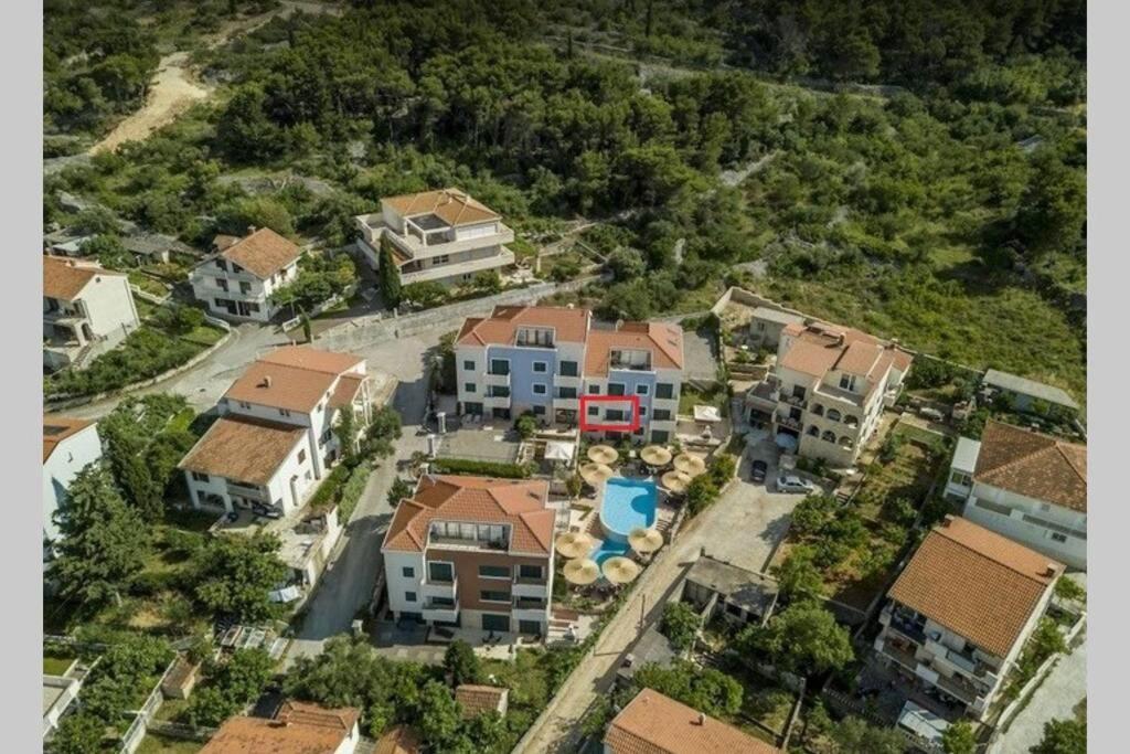 Seaesta Apartment Pool And Beach Slatine Exterior photo